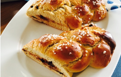 Dinkel-Topfen-Striezel mit Schokostückchen